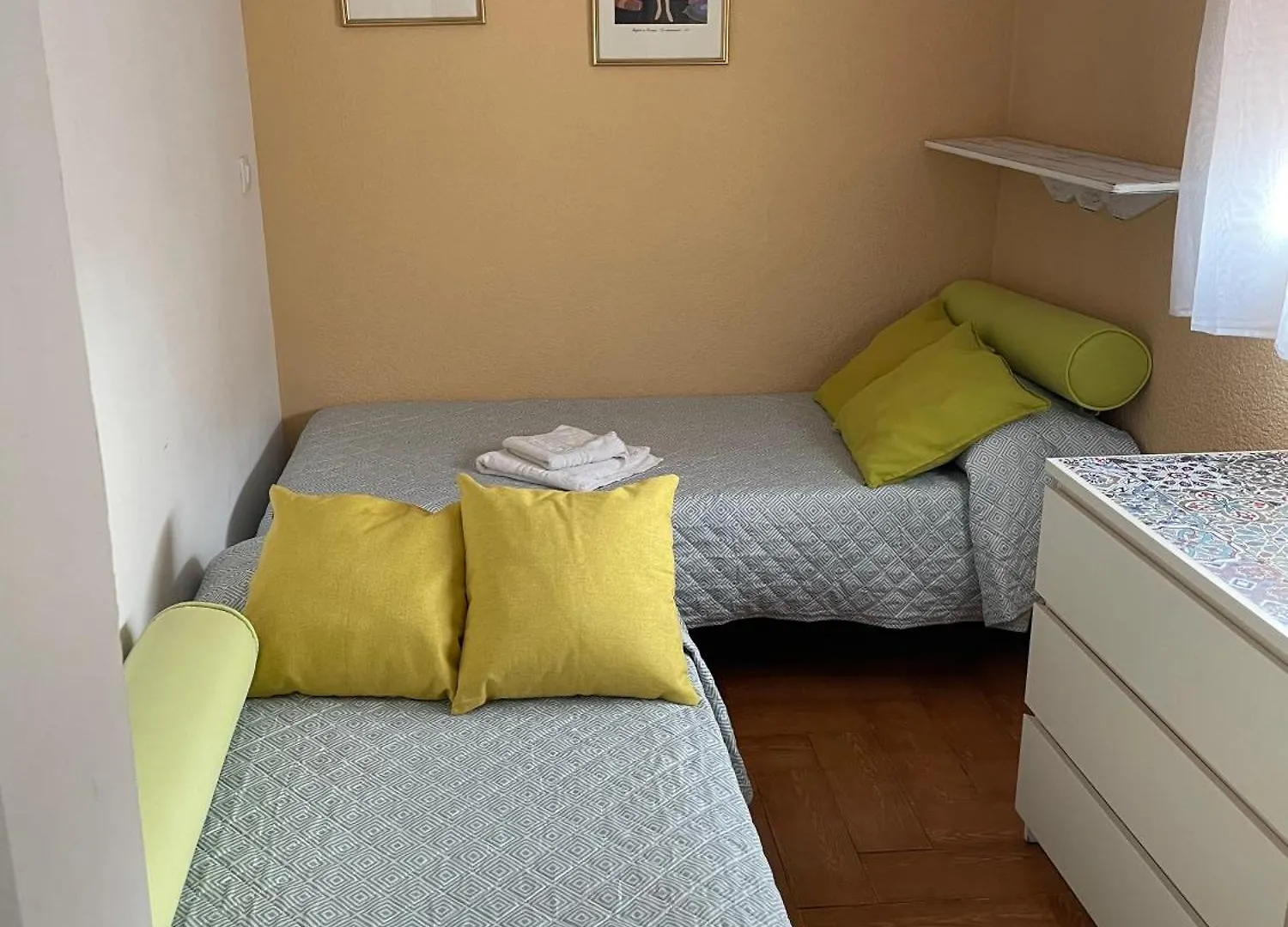 Apartamento Familia Anfitriona Acoge Sevilla